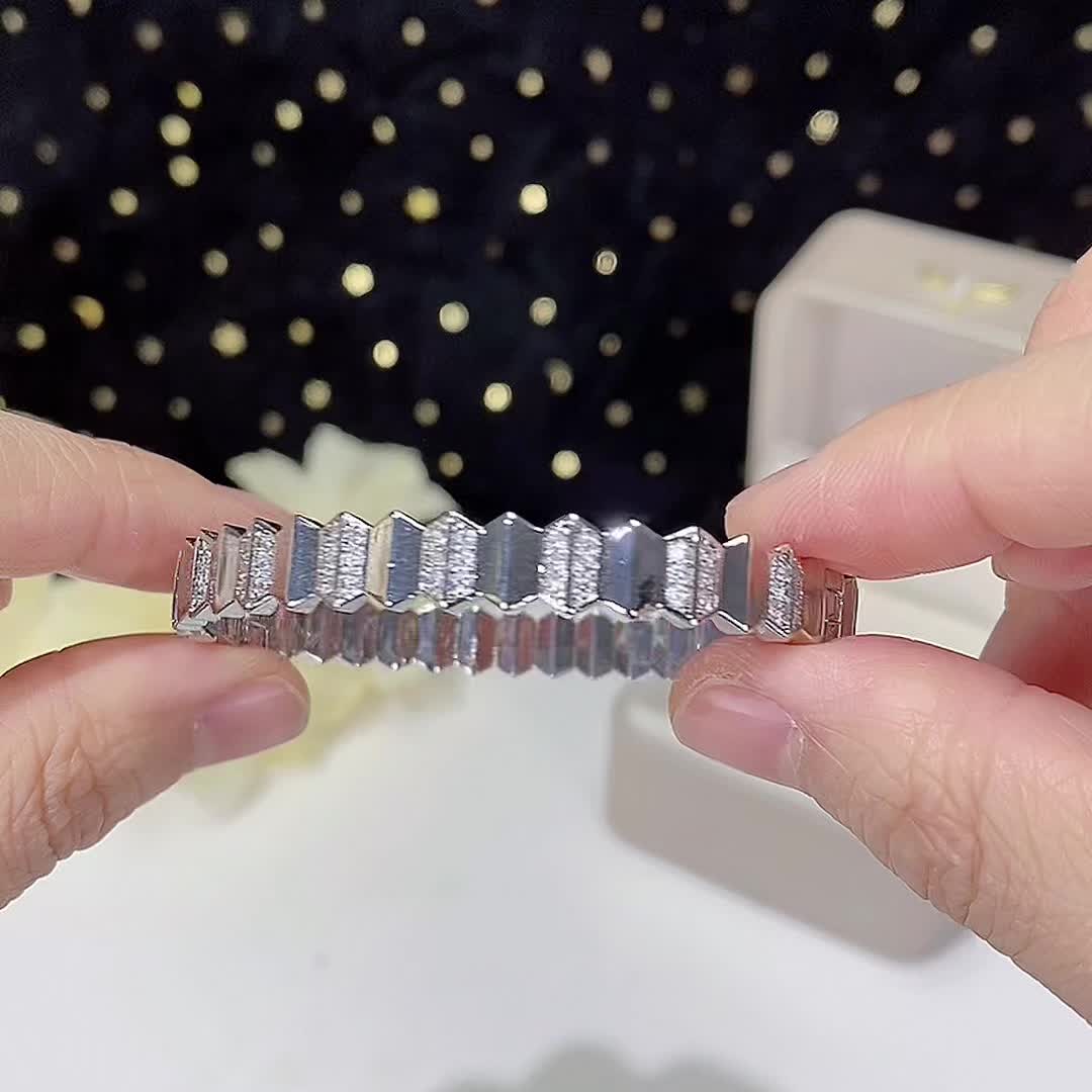 Women's Luxurious Hexagonal Geometric Design Bracelet